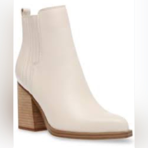 Steve Madden Shoes - Women's Karley Western Ankle Booties size 10 in taupe newin box with dust bag